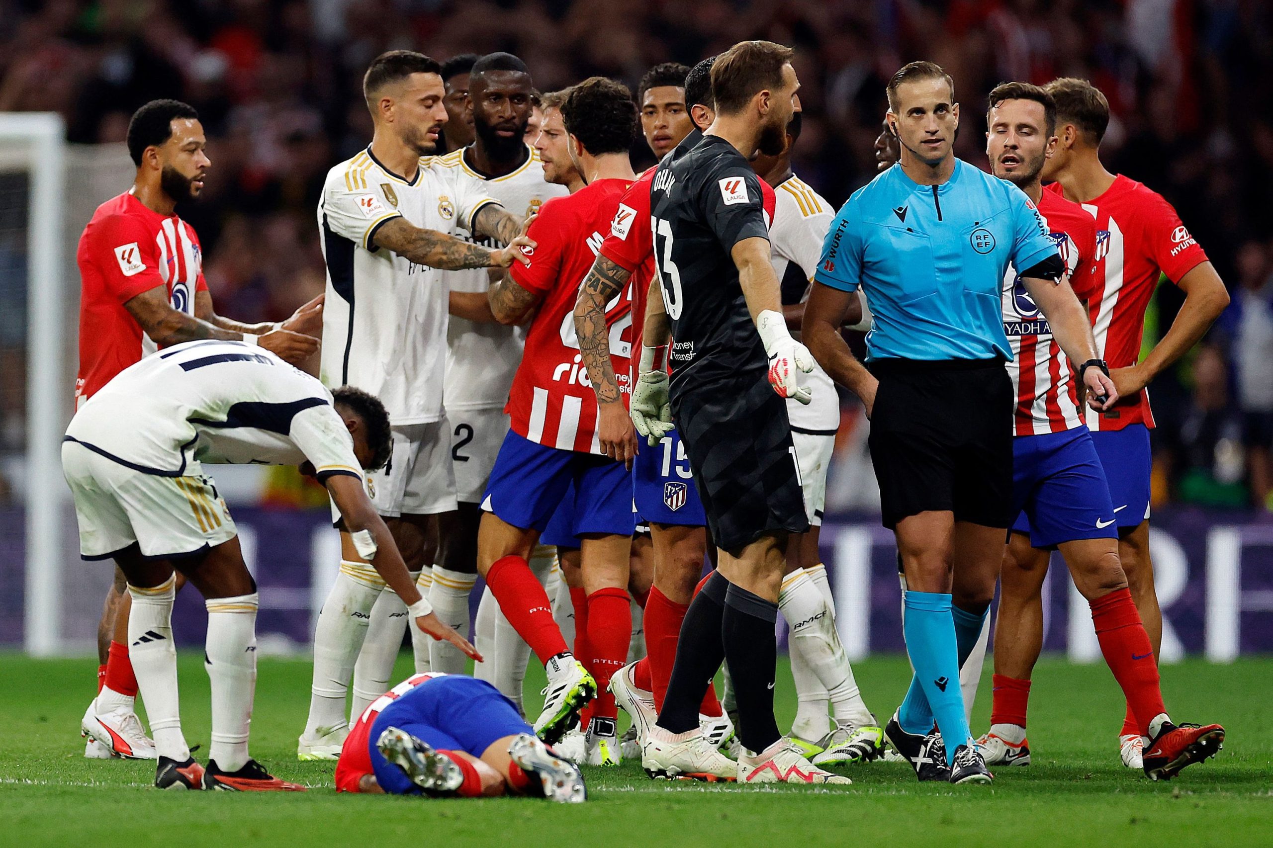 Correa, tres semanas de baja tras la dura entrada de Bellingham en el derbi