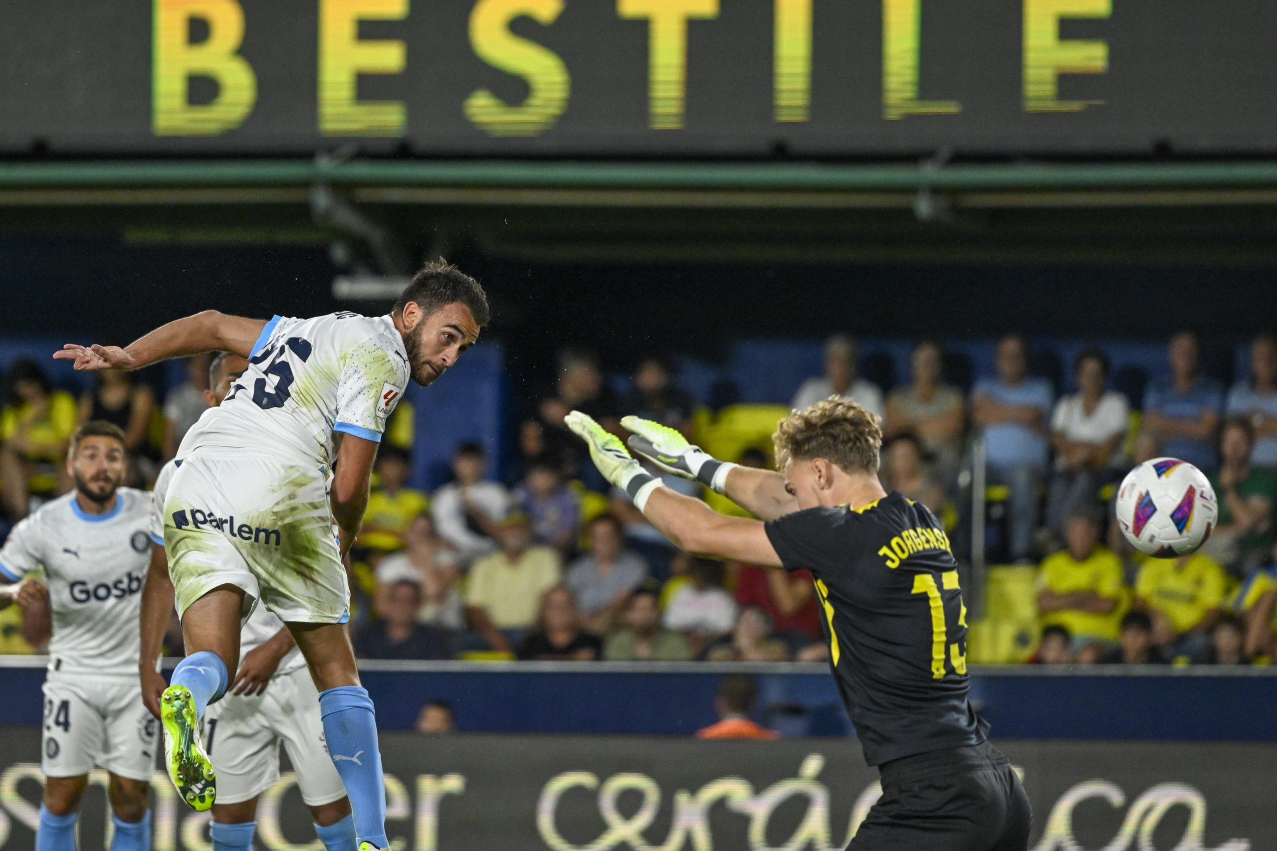 El Girona ya es lÃ­der tras remontar a un gris Villarreal