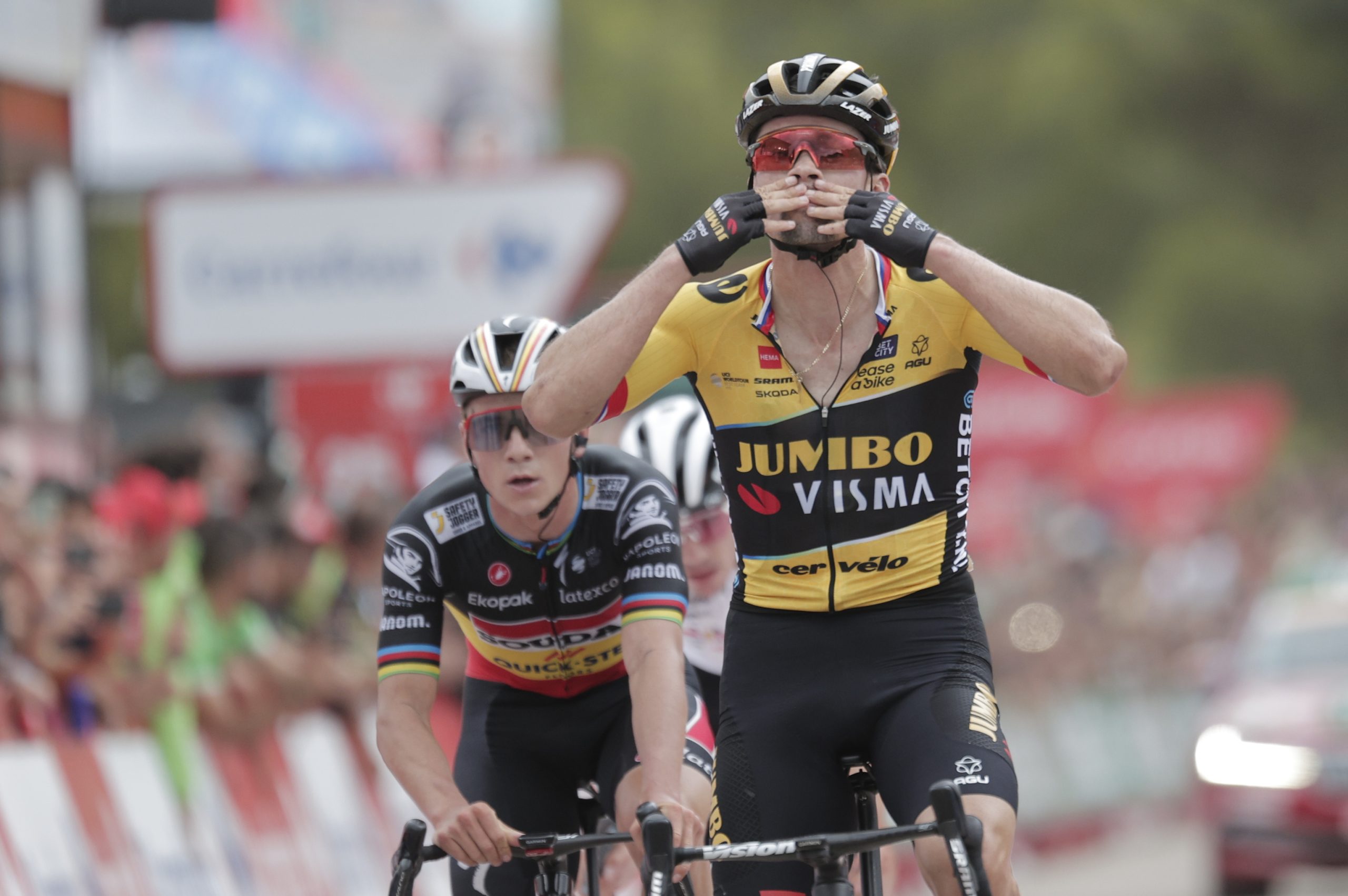 El Jumbo manda en la Vuelta: Roglic gana en Xorret de CatÃ­ y Kuss toma el liderato