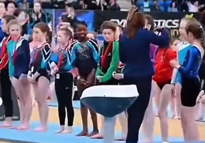 La federaciÃ³n irlandesa de gimnasia pide perdÃ³n por el vÃ­deo racista de una niÃ±a