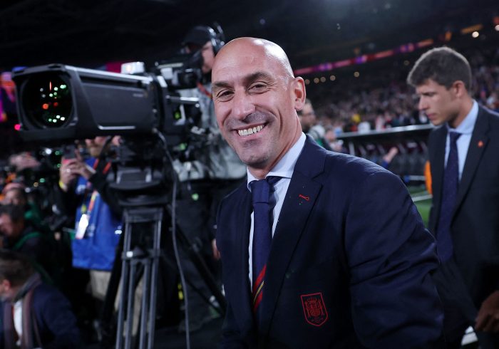 Luis Rubiales renuncia a su cargo de presidente de la RFEF: "Hay poderes fÃ¡cticos que impedirÃ¡n mi vuelta"