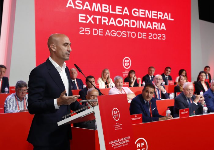 Pep BarcelÃ³, el tÃ©cnico que defendiÃ³ a Luis Rubiales, deja su puesto en el Manacor