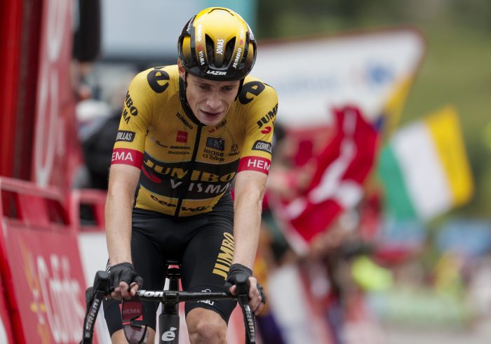 Vingegaard gana en Bejes para el drama de Van Hooydonck y se acerca al liderato de la Vuelta