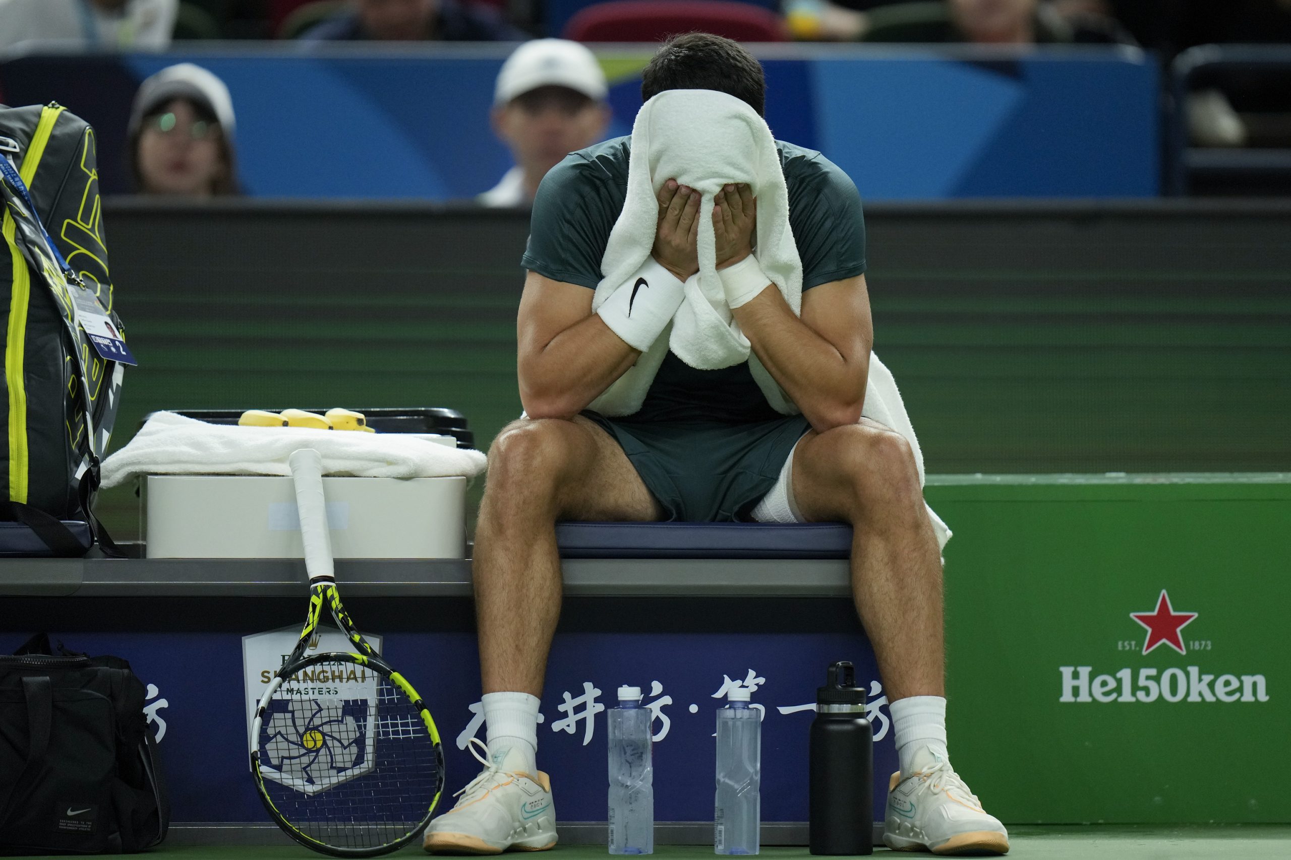 Alcaraz paga su cansancio y cae ante Dimitrov en octavos de Shanghai