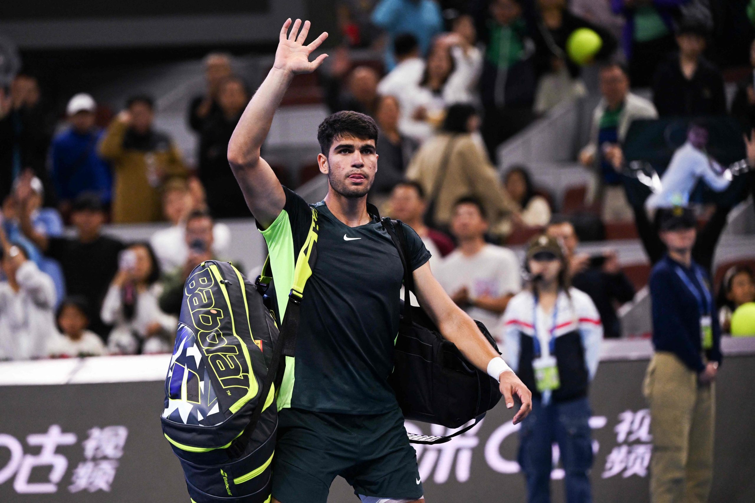 Alcaraz responde en su debut en Shanghai en el ascenso al nÃºmero uno