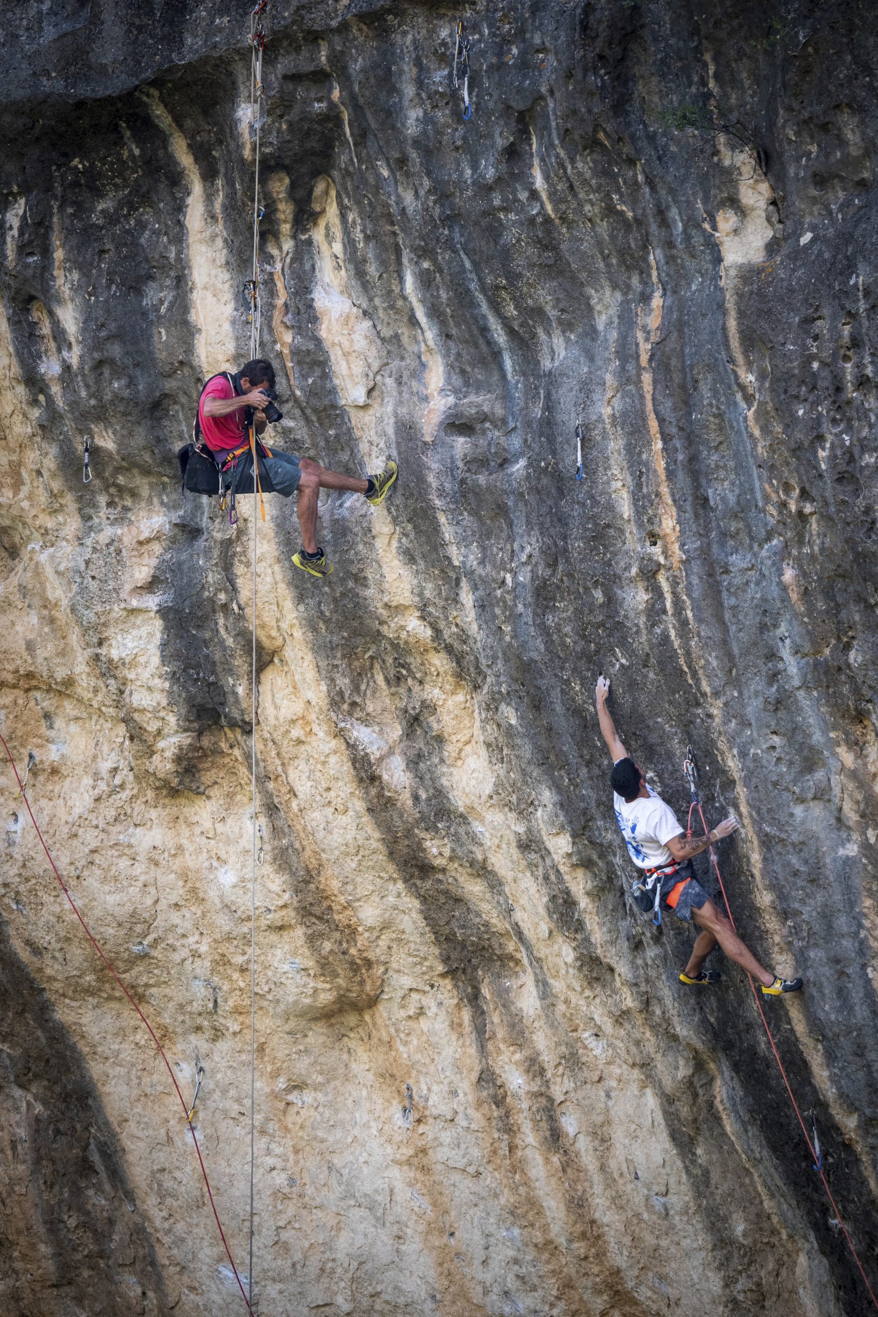 Javi PÃ©rez, la rareza de un fotÃ³grafo especializado en escalada: "La roca duele, pero no hay sitio mejor para hacer fotos"