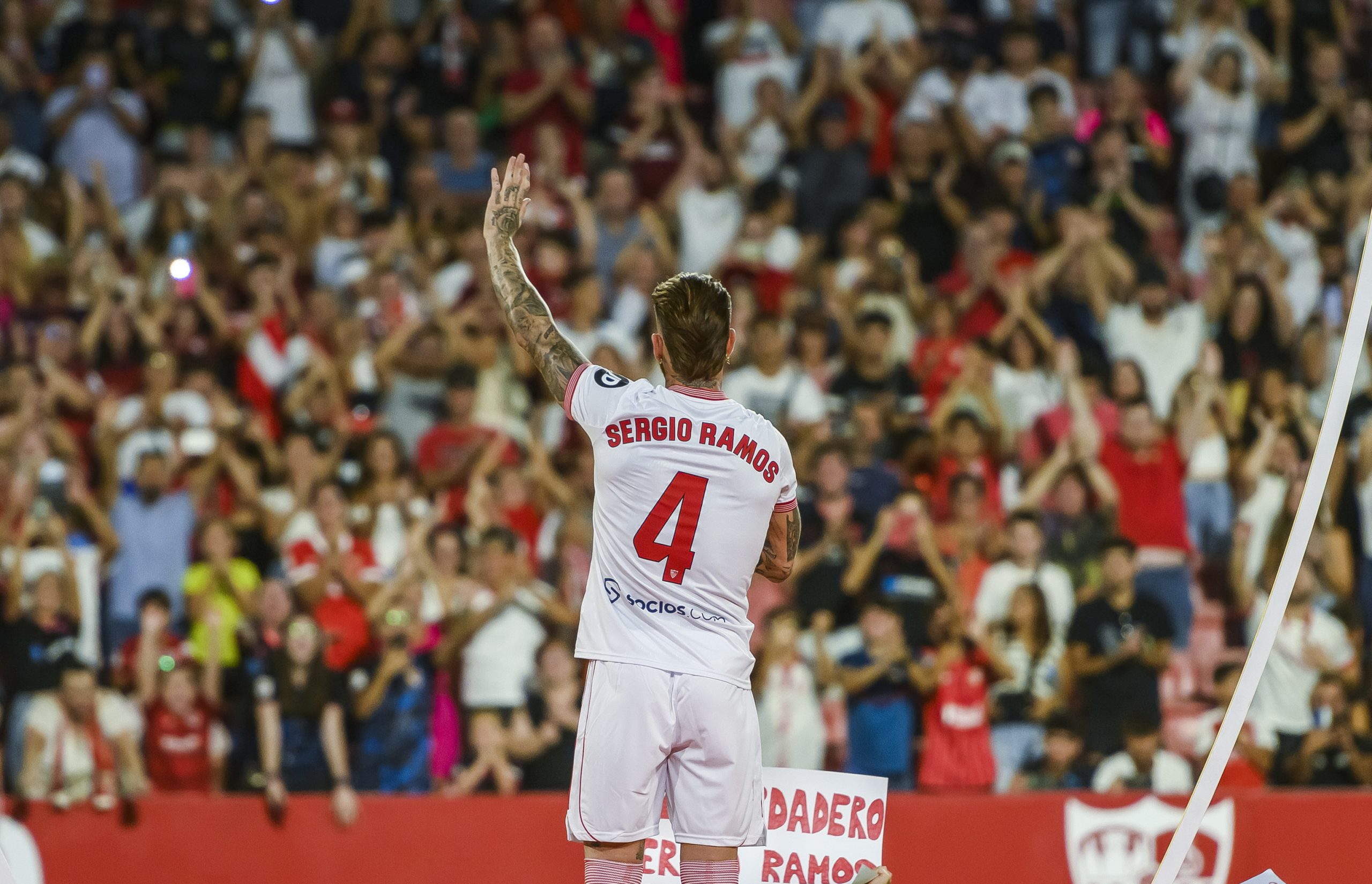 La 'PasiÃ³n' de Sergio Ramos en Sevilla, dos dÃ©cadas de amor-odio y una aficiÃ³n dividida: "NecesitÃ¡bamos que pidiera perdÃ³n"