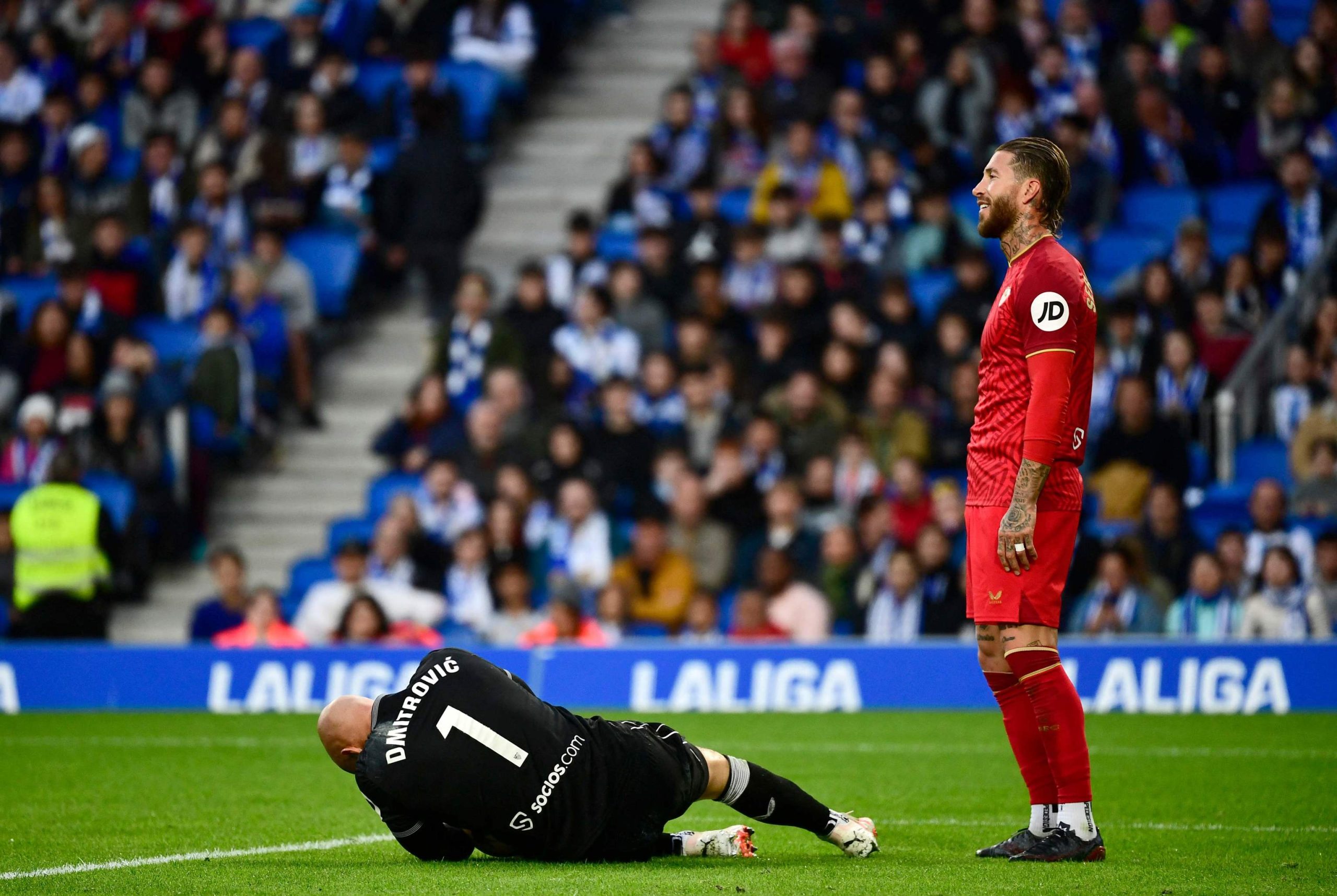 El Sevilla se hunde: dos rojas directas a Ramos y Navas y derrota ante la Real Sociedad