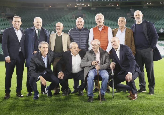 JosÃ© Ãngel de la Casa, homenajeado por los hÃ©roes del 12-1 a Malta en el 40 aniversarioÂ deÂ laÂ gesta