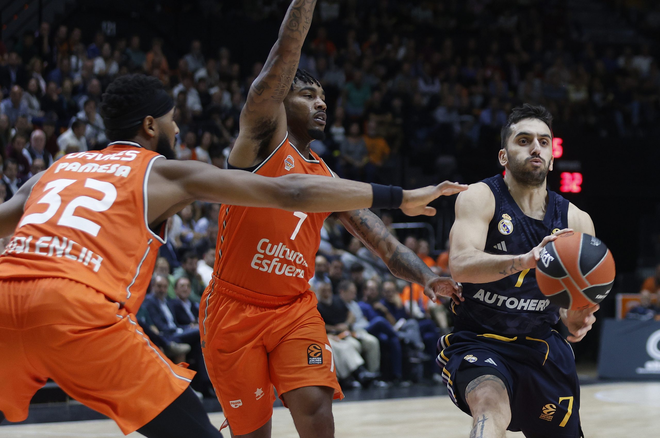 La racha del Real Madrid sobrevive en la agonÃ­a de la Fonteta