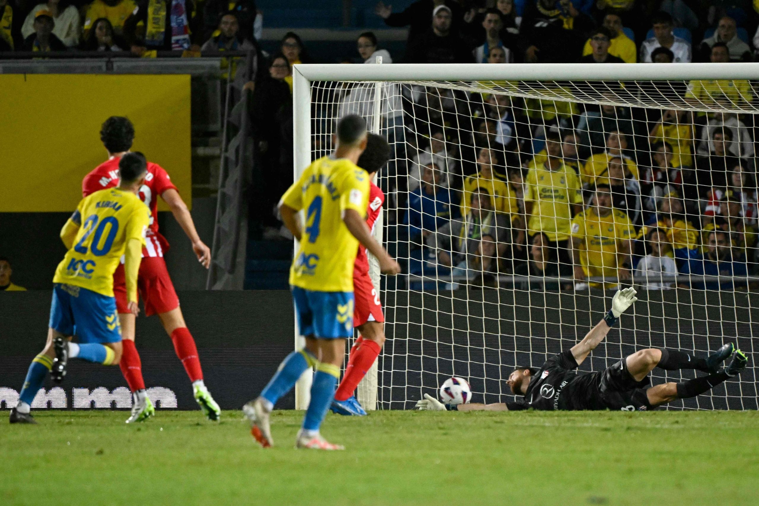 Las Palmas, el equipo menos goleador, gana al AtlÃ©tico, lÃ­der de esa estadÃ­stica: "Hay dÃ­as que el balÃ³n no entra"