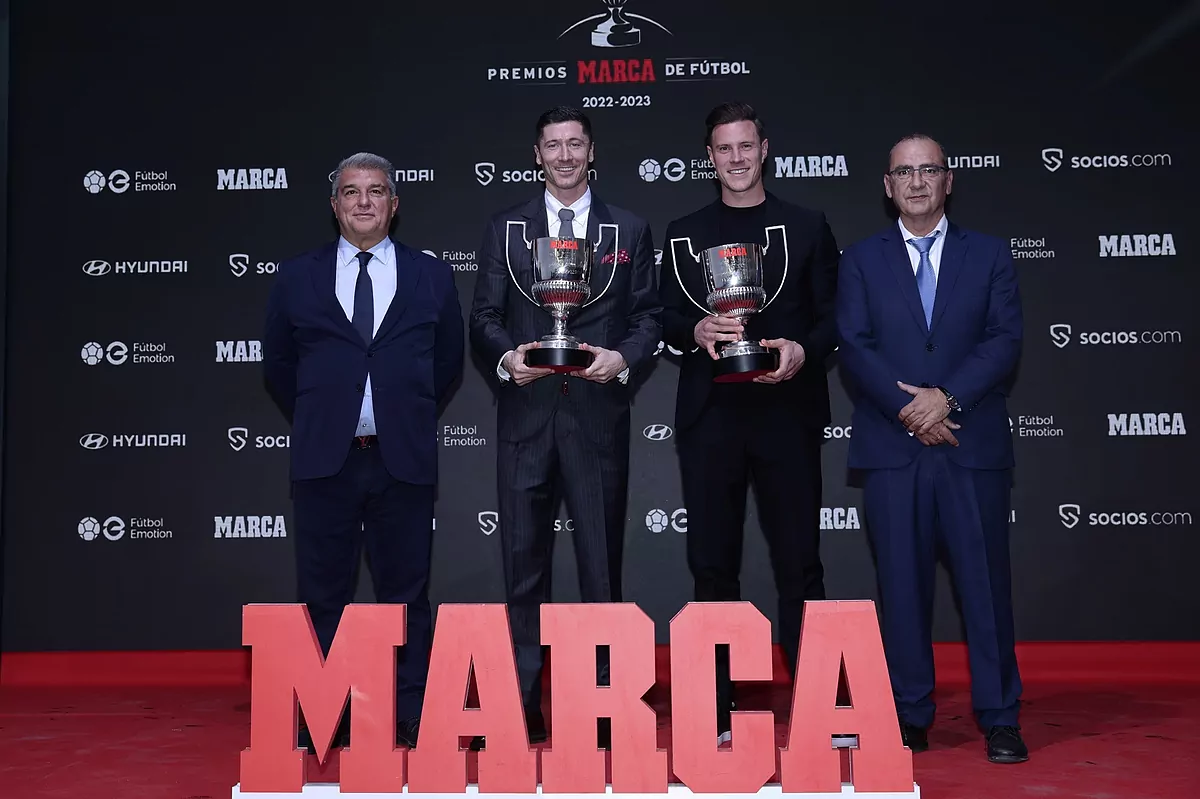 Lewandowski recibe el Premio Pichichi y Ter Stegen, los Trofeos Zamora y Di StÃ©fano en los Premios Marca