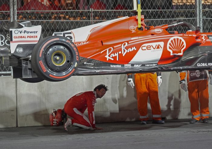 Una alcantarilla daÃ±a el Ferrari de Sainz y obliga a cancelar los Libres de Las Vegas: "Es inaceptable"