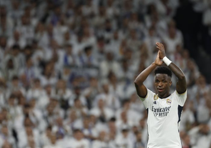 Vinicius, un 'O Rei' de pecho, lidera la victoria del Madrid ante un Valencia valiente y naif