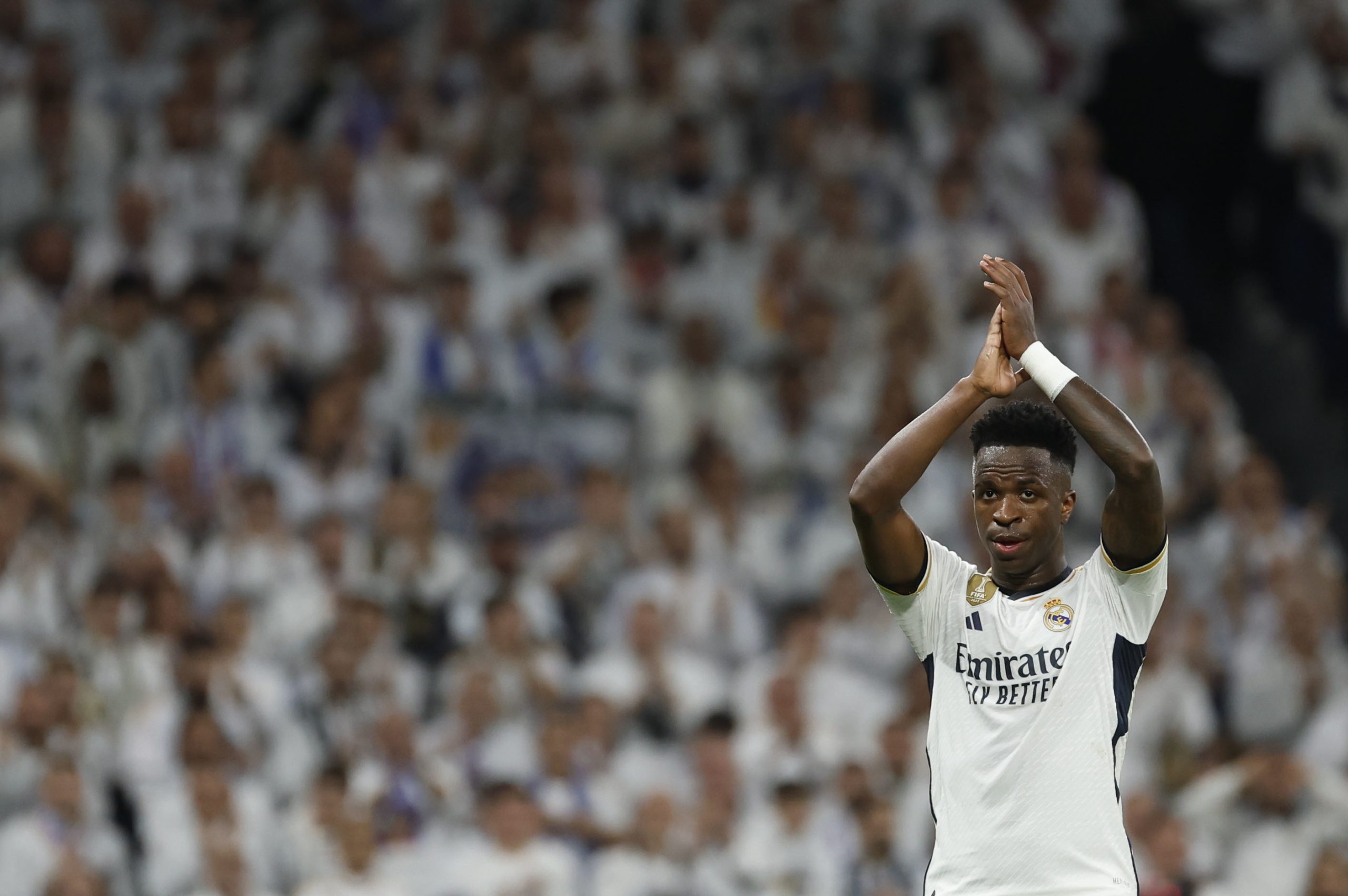 Vinicius, un 'O Rei' de pecho, lidera la victoria del Madrid ante un Valencia valiente y naif