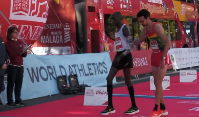 El admirable gesto deportivo de Ricardo Rosado en el maratÃ³n de MÃ¡laga: "Lo estaba pasando muy mal, iba tambaleÃ¡ndose"