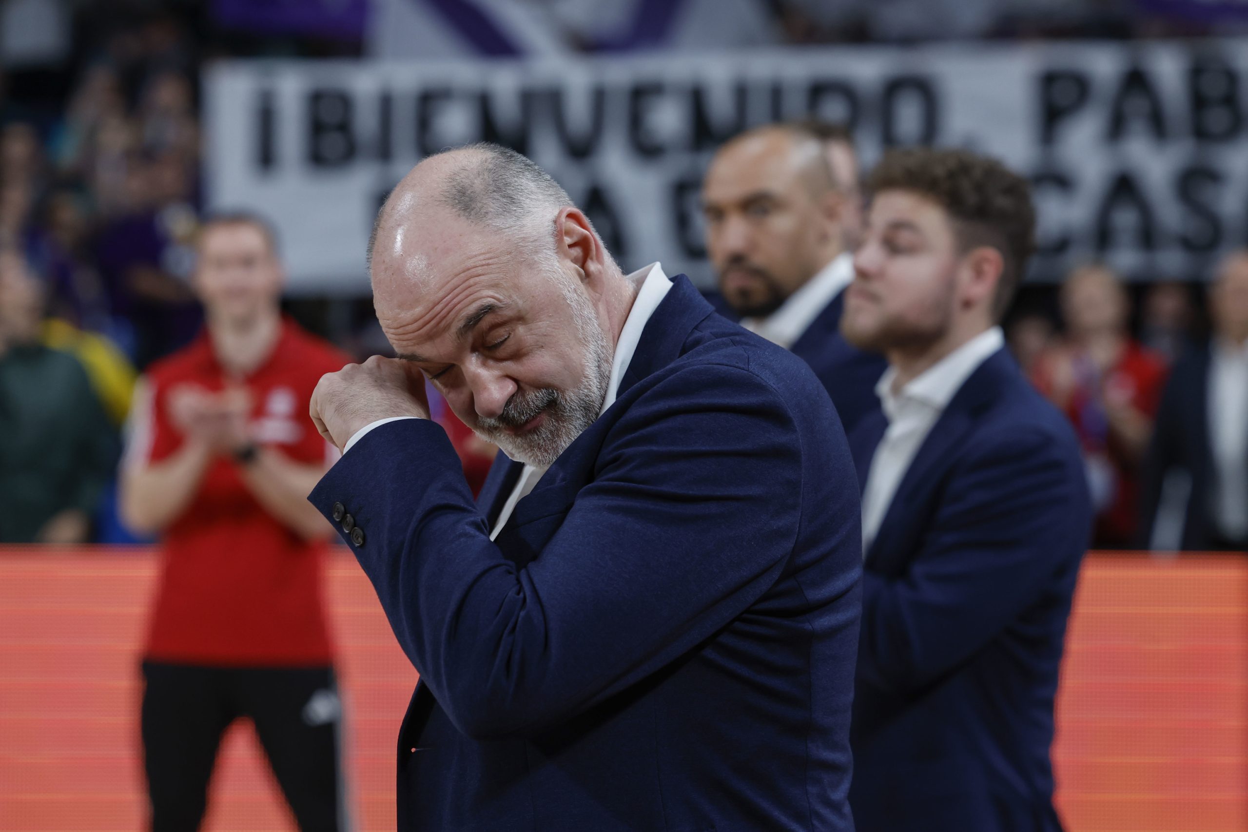 El emocionante regreso de Pablo Laso: una eterna ovaciÃ³n y el 'homenaje' de Llull