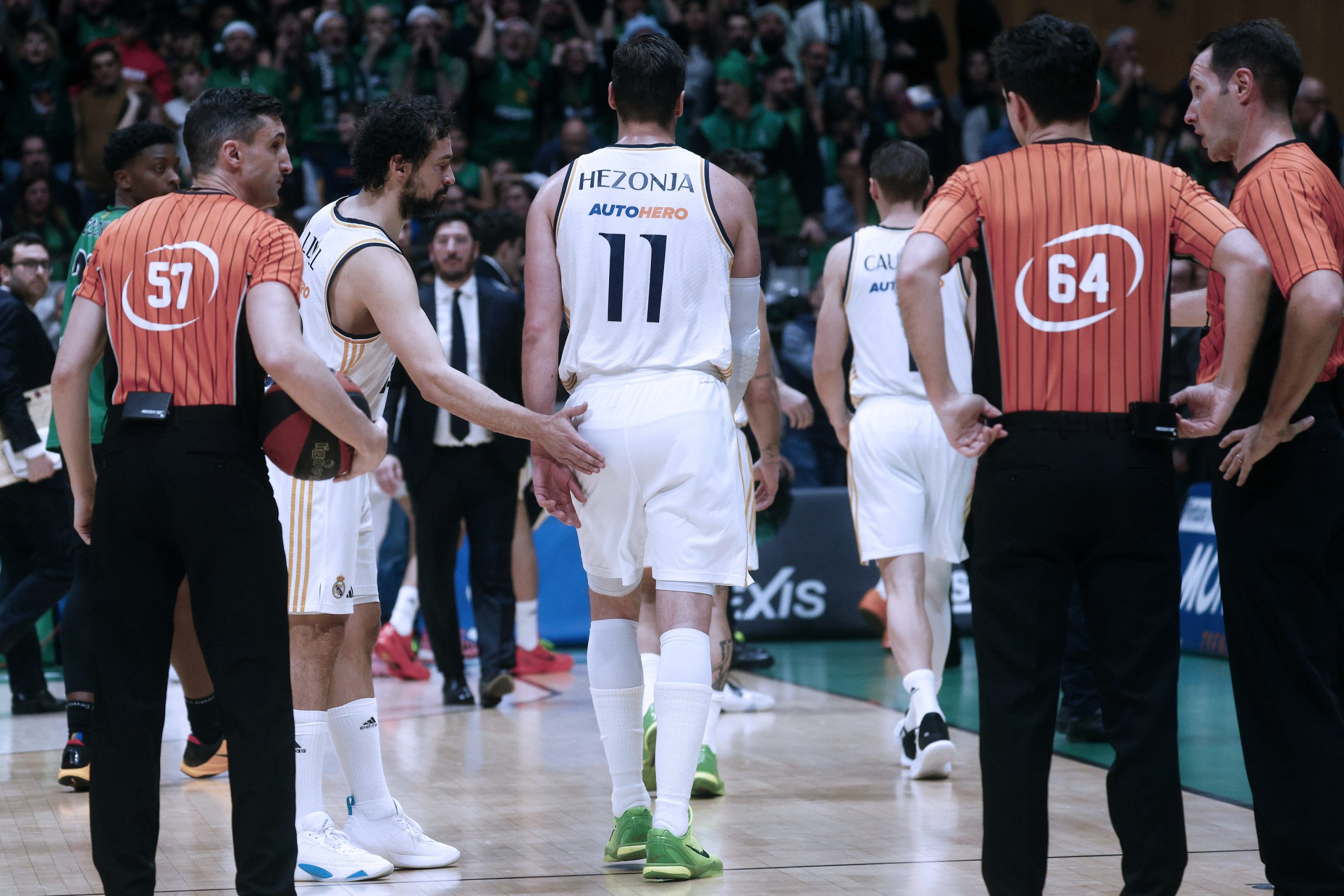 El Real Madrid, de paliza en paliza: lluvia de triples en Badalona y expulsiÃ³n de Hezonja