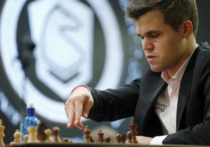 La FederaciÃ³n de Ajedrez castiga a su nÃºmero uno: Carlsen, multado con 10.000 euros