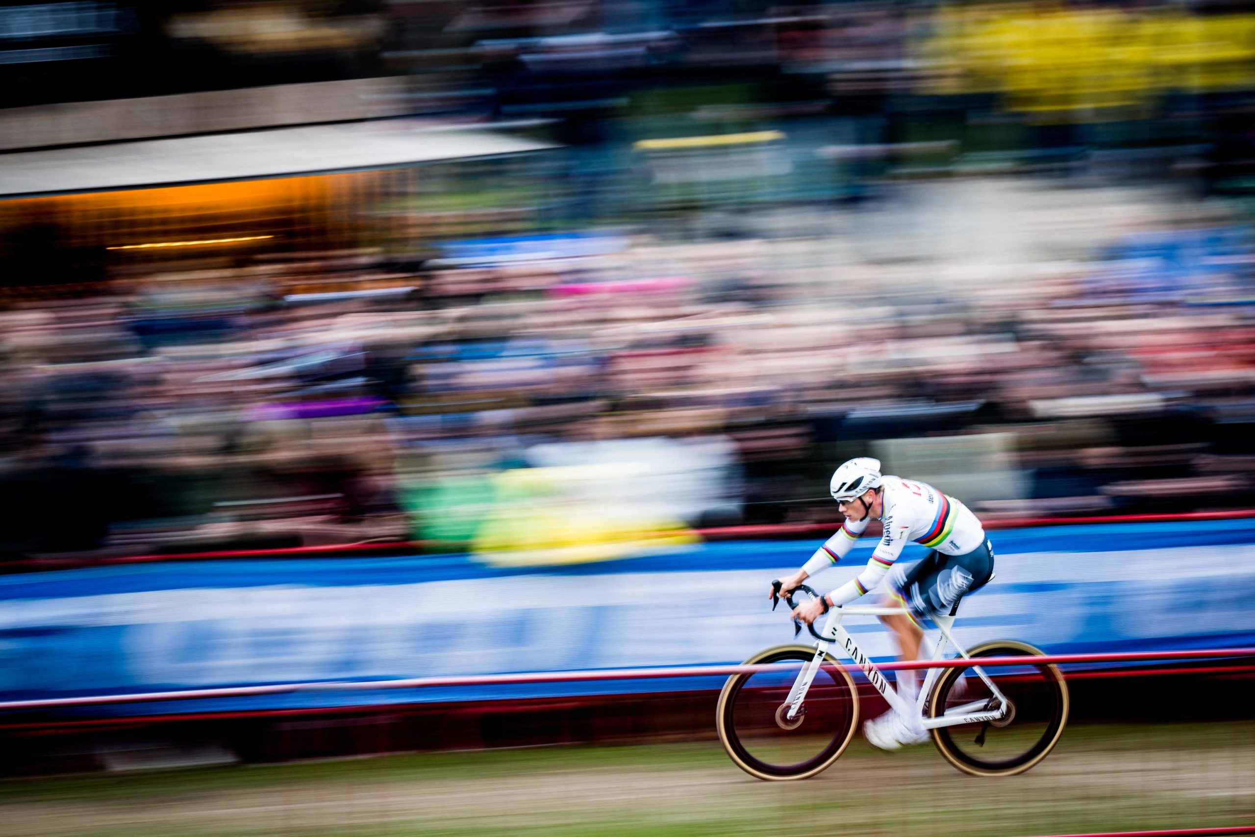 Van der Poel vuelve a exhibirse en el ciclocross de Gavere ante Van Aert y Pidcock