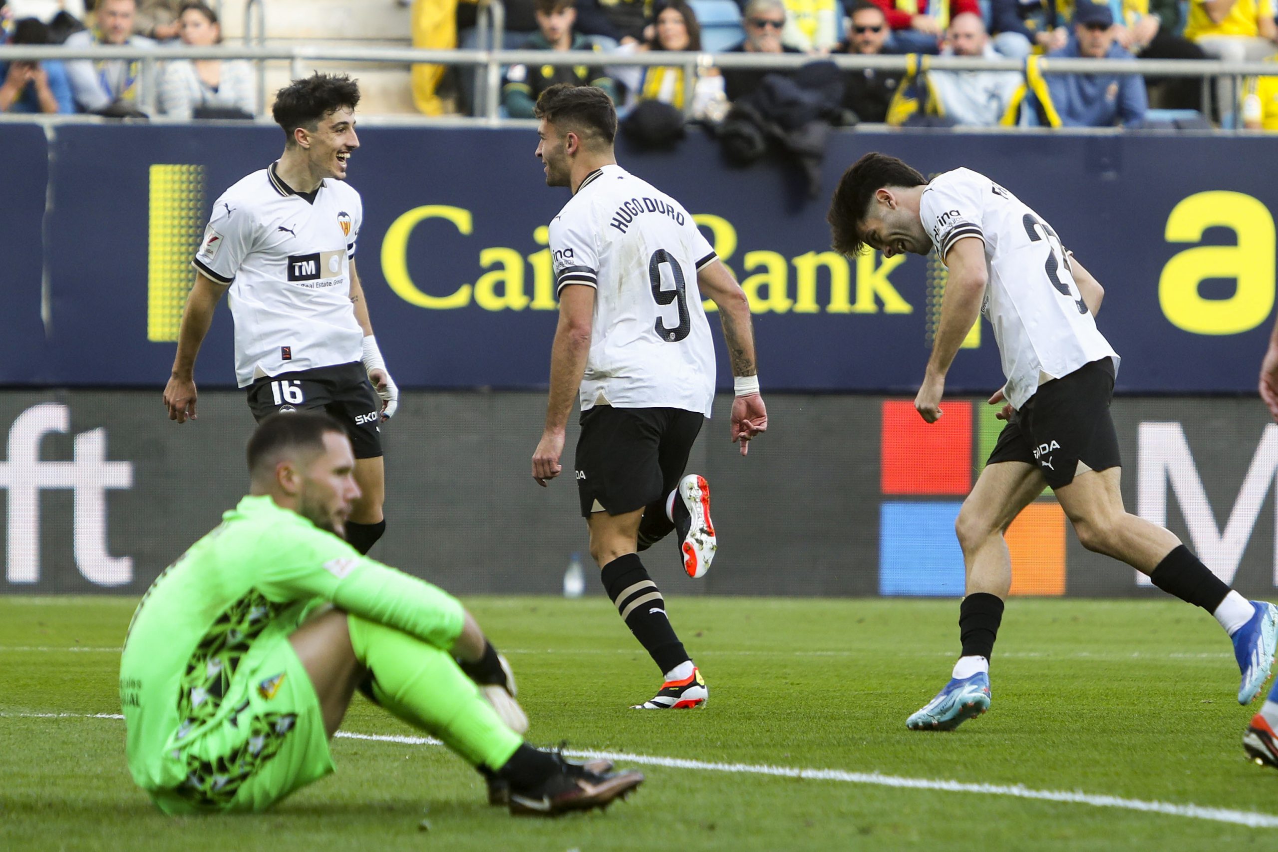 Diego LÃ³pez propulsa al Valencia y condena al CÃ¡diz de Sergio