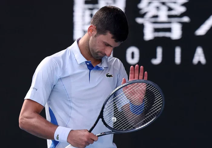 Djokovic tambiÃ©n desconecta y cae ante Sinner en Australia: "Ha sido uno de mis peores partidos"