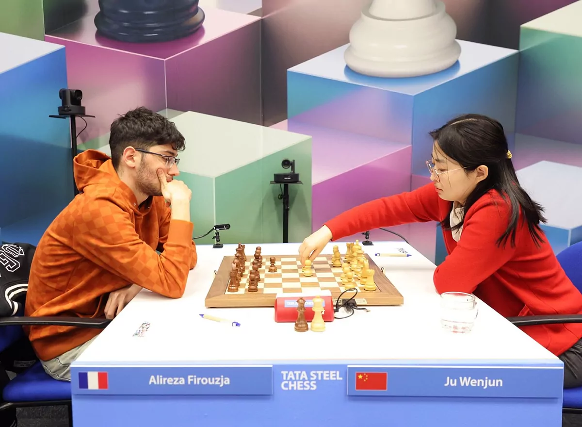 Grito de guerra de las mujeres en el ajedrez: la campeona femenina, Wenjun, gana a Firouzja, nÃºmero seis masculino