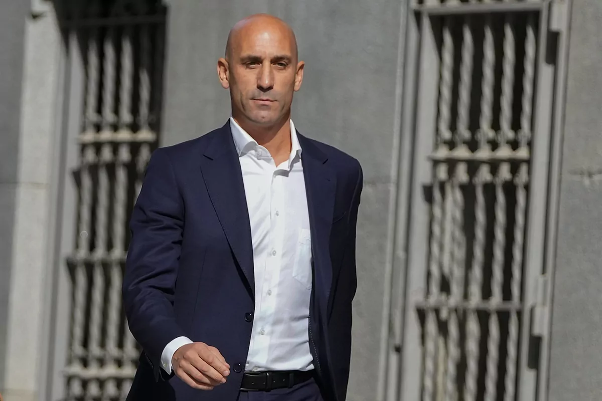 Rubiales pide al juez que archive la causa por el beso a Jenni Hermoso: "NingÃºn agresor sexual pregunta a la vÃ­ctima antes"