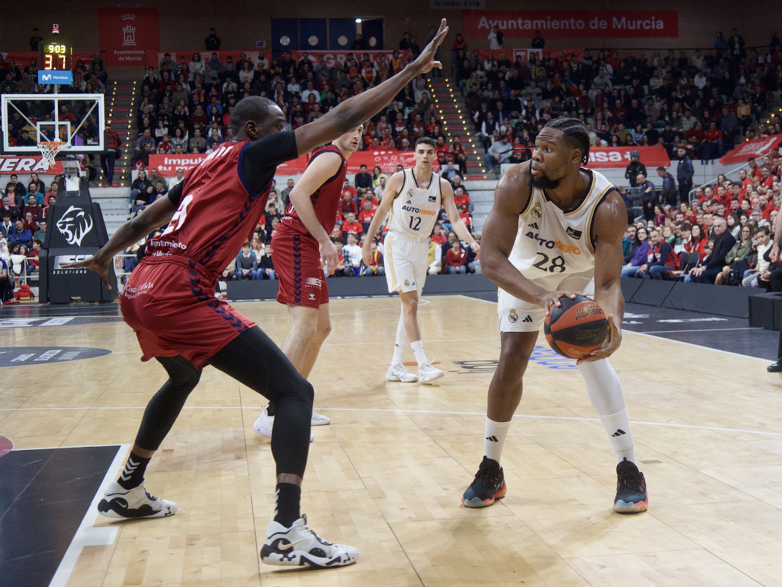 Un Real Madrid en cuadro por las bajas cae ante el UCAM Murcia