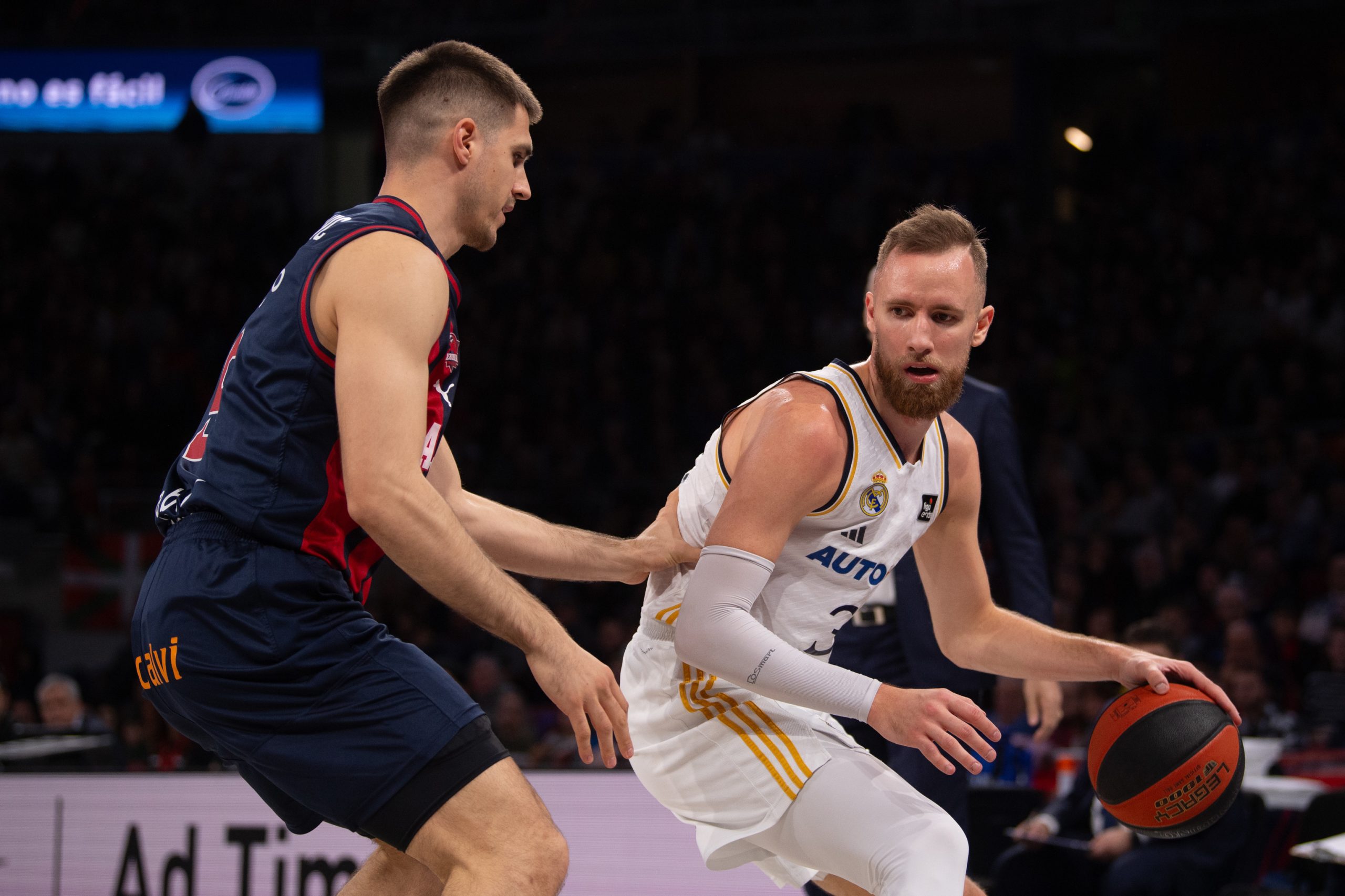 Un Real Madrid sin respiro y sin piedad deja al Baskonia sin Copa