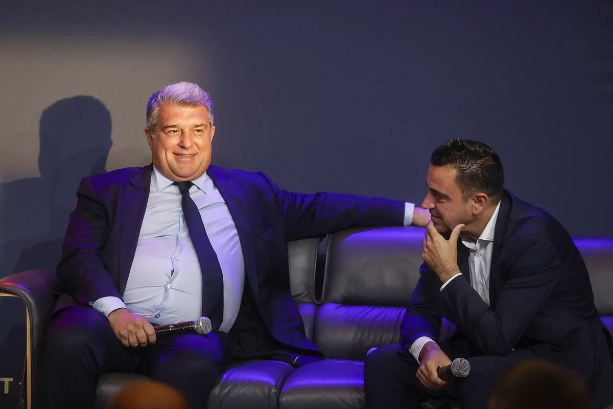 Xavi les paga la juerga a Laporta y sus amigotes