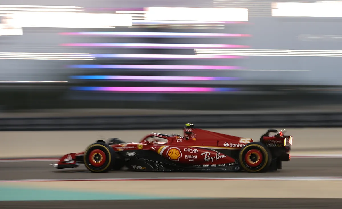Carlos Sainz lidera la segunda jornada y una alcantarilla trunca el programa de Fernando Alonso