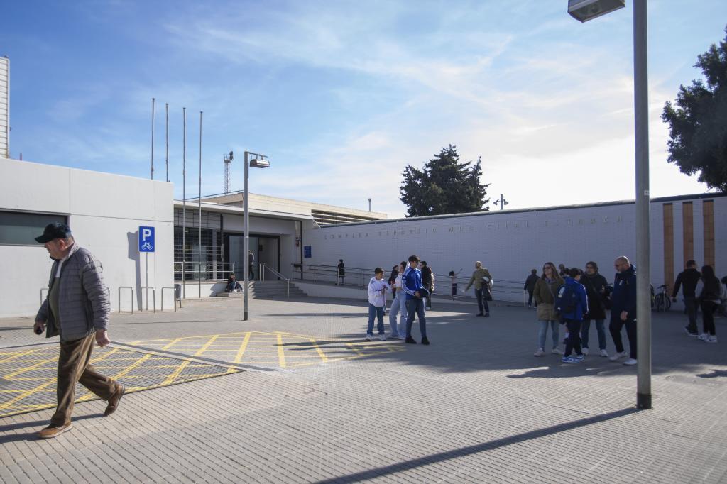 El estremecedor relato de L.F., un portero de 16 aÃ±os que recibiÃ³ una paliza en un partido de juveniles en El Prat: " Si no se llega a proteger, le parten la cabeza"