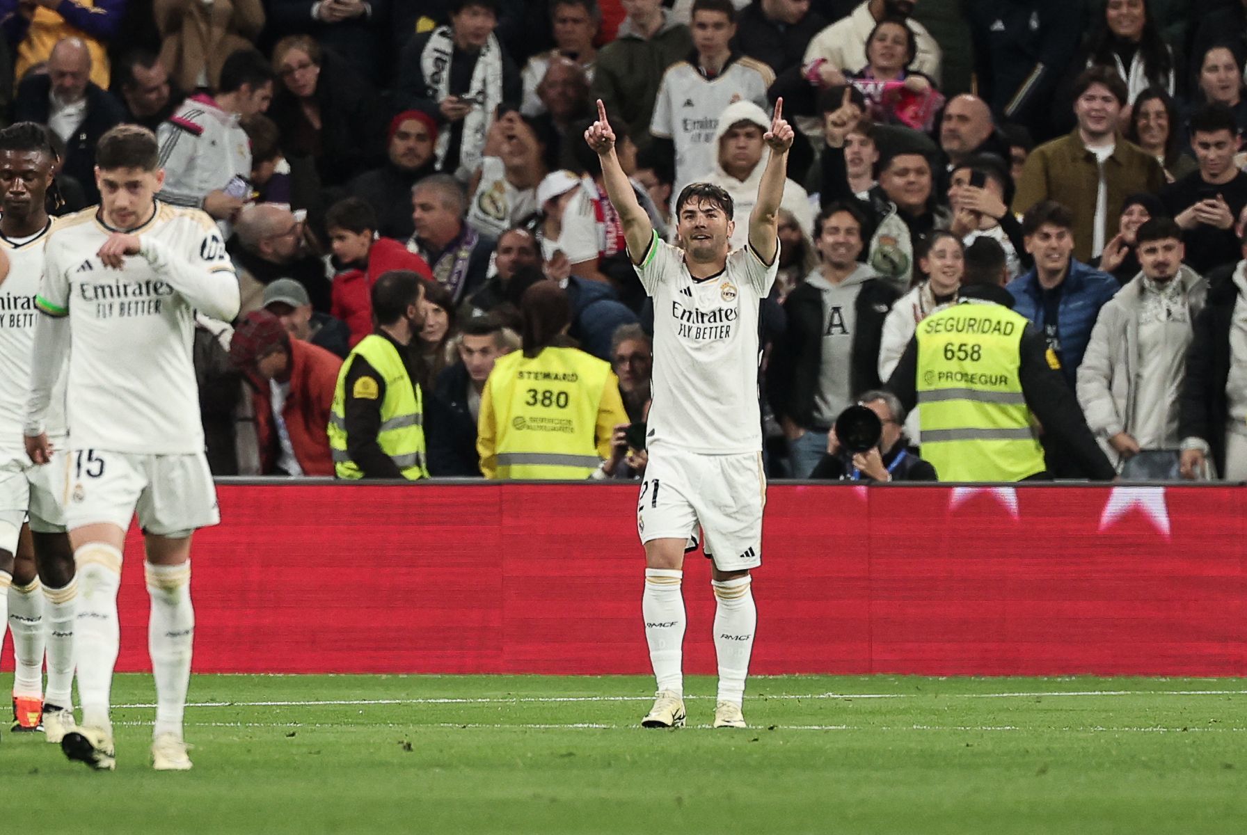 El Madrid de los 'bajitos' pierde la victoria tras el Ãºltimo vuelo rojiblanco: "Si son mÃ¡s altos es mÃ¡s sencillo ganarnos un duelo aÃ©reo"