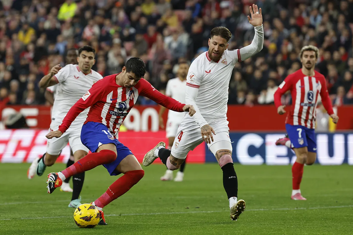 Morata se marcha llorando del PizjuÃ¡n con una posible lesiÃ³n grave en la rodilla