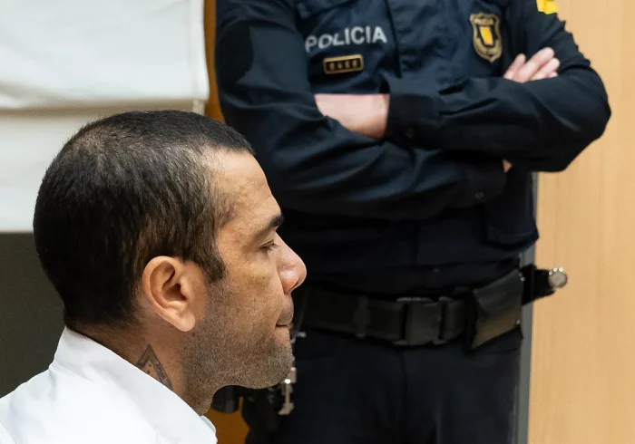 Dani Alves paga la fianza de un millón euros y saldrá hoy de la cárcel en libertad provisional