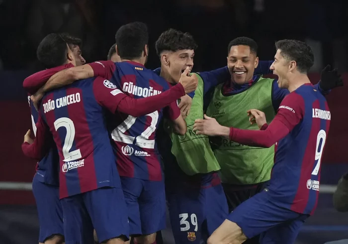 El Barça sobrevive al suspense ante el Nápoles y vuelve a cuartos de Champions