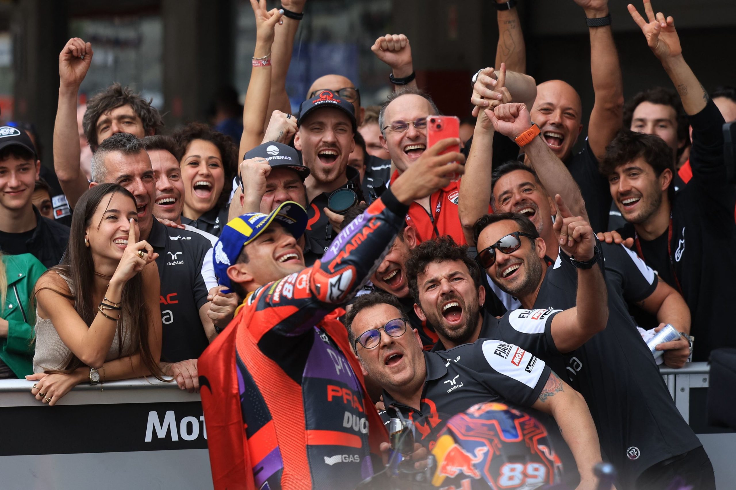 Jorge Martín se pone líder de Moto GP en Portugal mientras Pedro Acosta consiguió un histórico podio