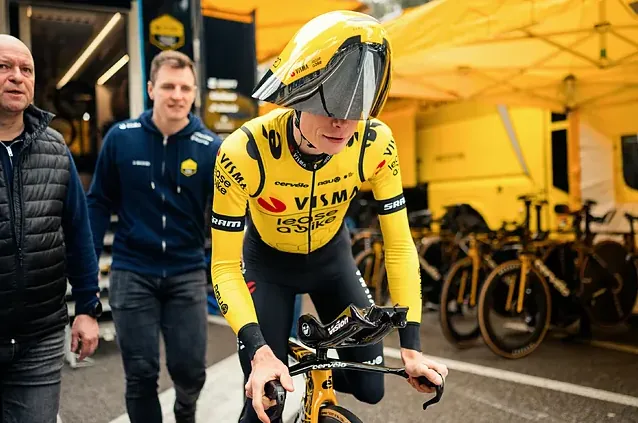 La UCI anuncia "una revisión" de sus reglas tras el estreno por Vingegaard de un nuevo casco aerodinámico