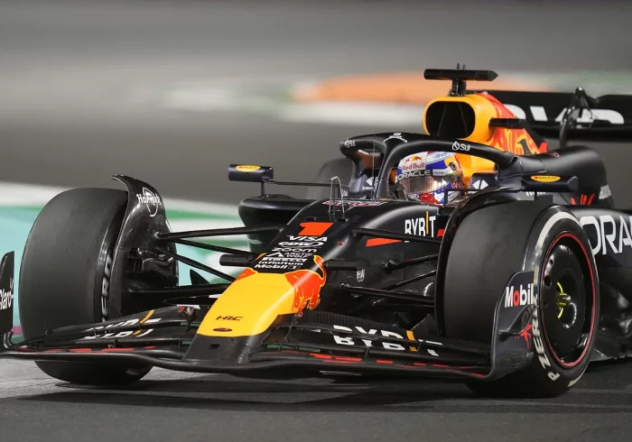 Verstappen lidera el doblete de Red Bull y Alonso cumple con un quinto en Jeddah