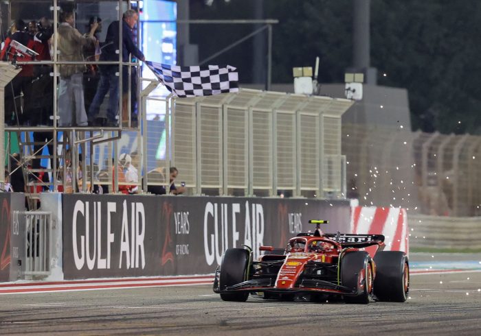 Verstappen siembra la desolación y Carlos Sainz vuela hacia el podio