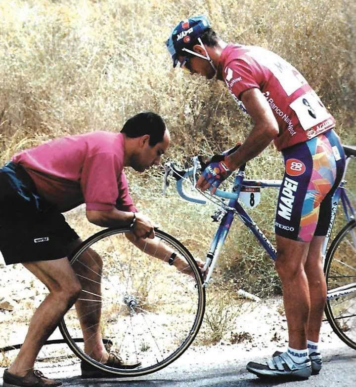 43 Vueltas a España, 28 Tours de Francia y 24 Giros de Italia: la increíble historia de Alejandro Torralbo, el mecánico de Indurain, Valverde, Pogacar...