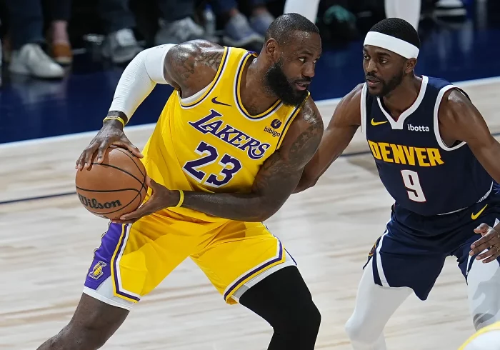 Denver tumba a los Lakers de un enorme LeBron James que evita hablar de su retirada