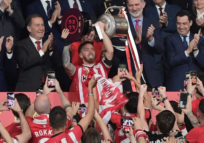 El Athletic encuentra su premio en los penaltis y gana su 24ª Copa 40 años después