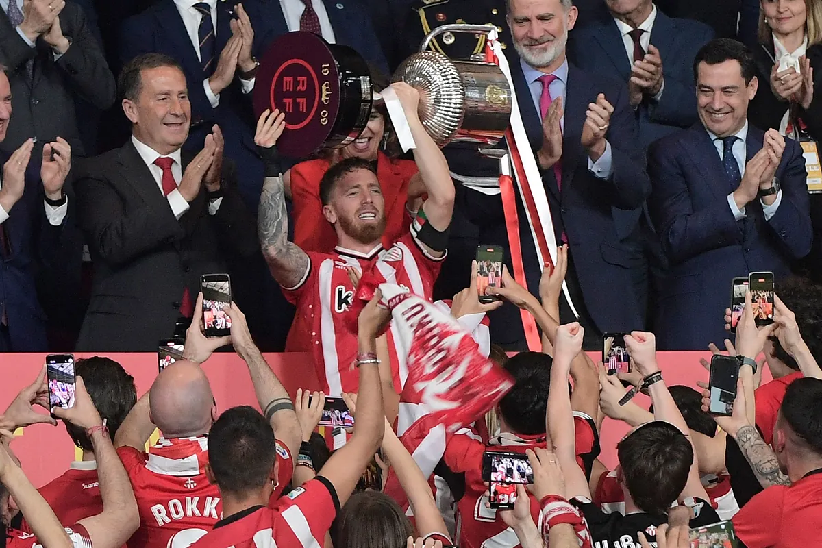 El Athletic encuentra su premio en los penaltis y gana su 24ª Copa 40 años después
