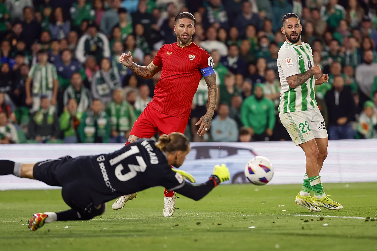 El Sevilla pone lastre a las alas europeas del Betis