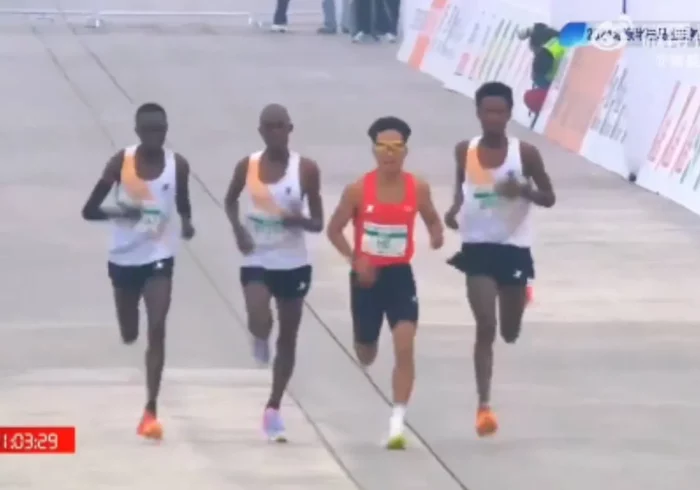 Pekín investigará su medio maratón tras viralizarse un vídeo en el que tres atletas africanos parecen dejar ganar al chino He Jie