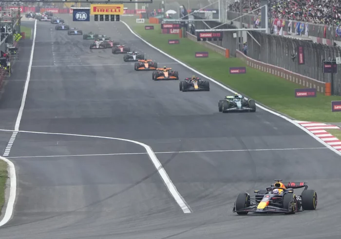 Verstappen no da tregua y Alonso planta batalla en Shanghai