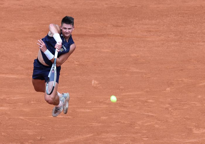 Alcaraz calienta ante Wolf y ya está en segunda ronda de Roland Garros