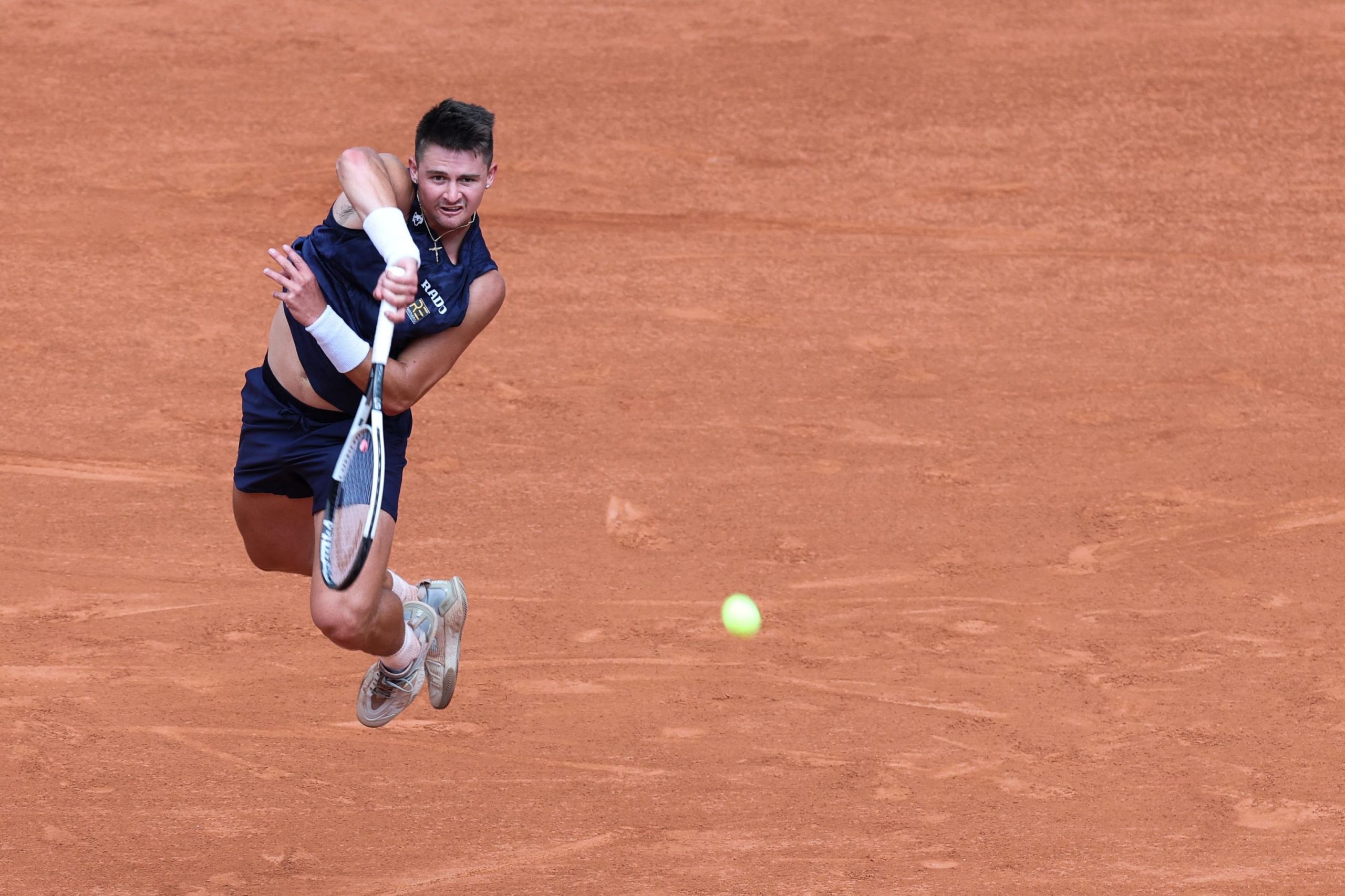 Alcaraz calienta ante Wolf y ya está en segunda ronda de Roland Garros